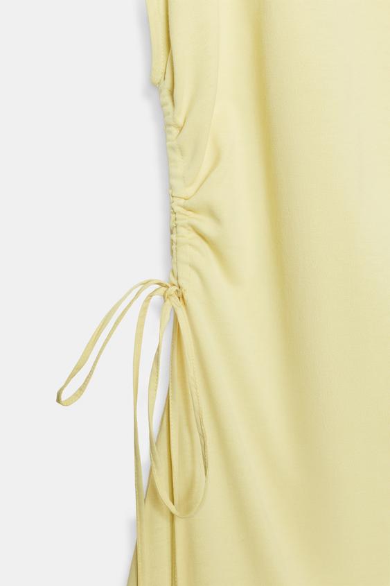 Robe asymétrique à fronces