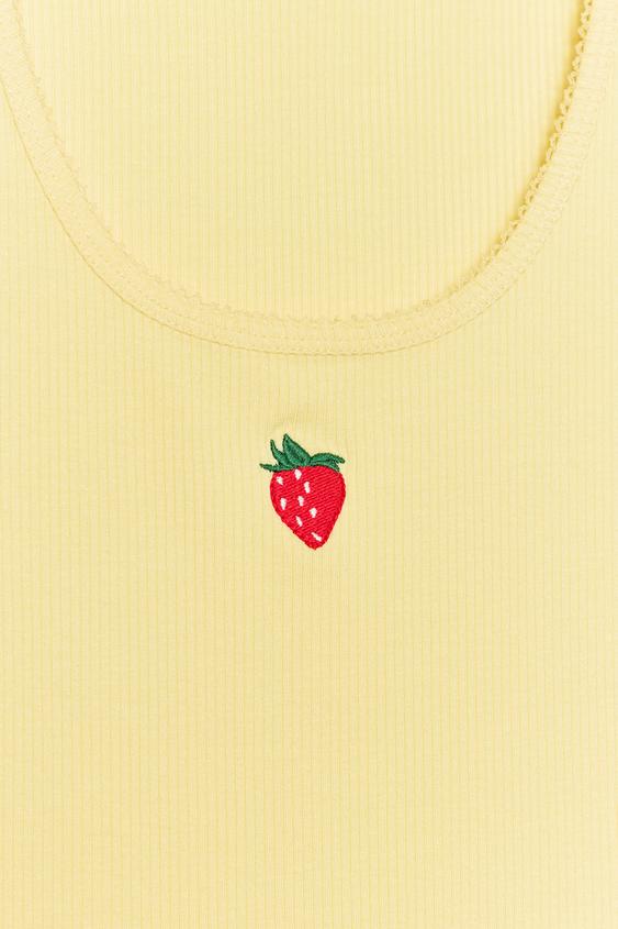 Top à broderie sur le devant