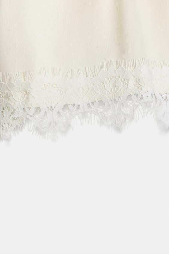 Short satiné en dentelle