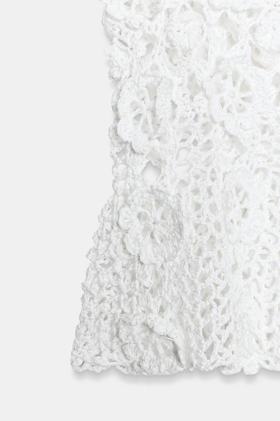 Top en maille crochetée à fleurs