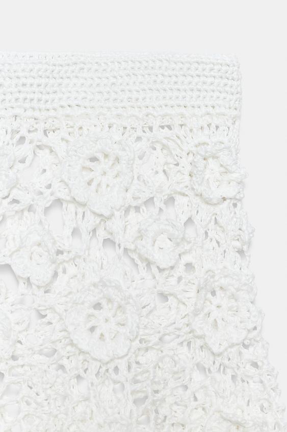 Jupe midi en maille crochetée à fleurs