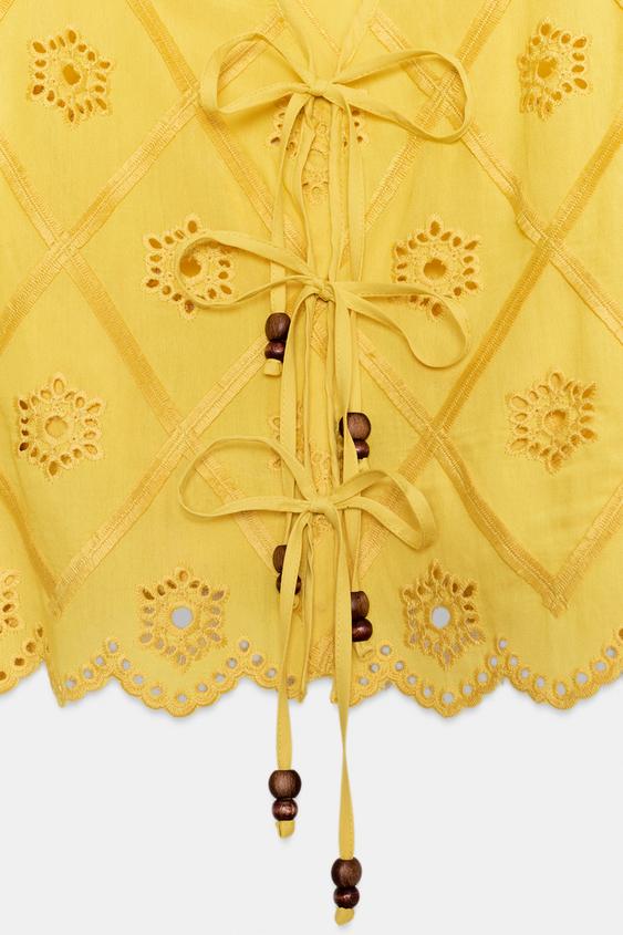 Top à broderies ajourées