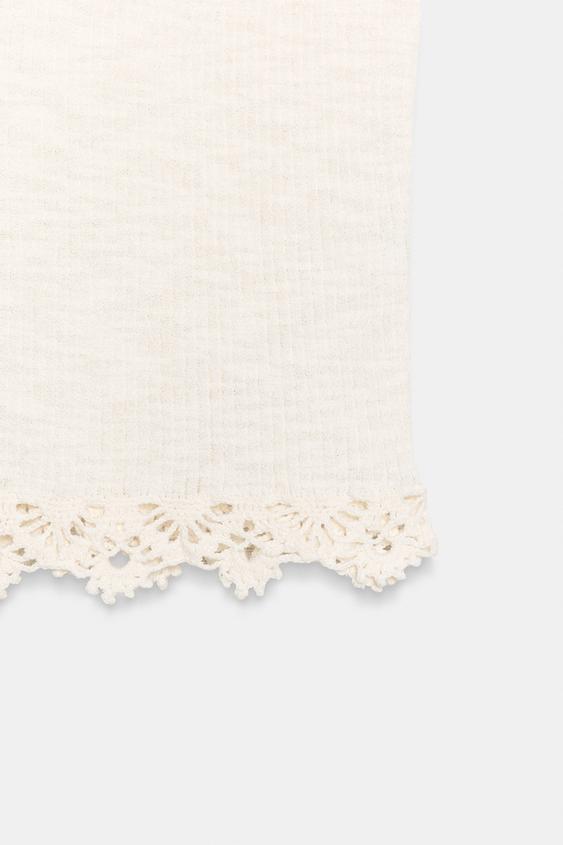 Top en maille à bas crocheté
