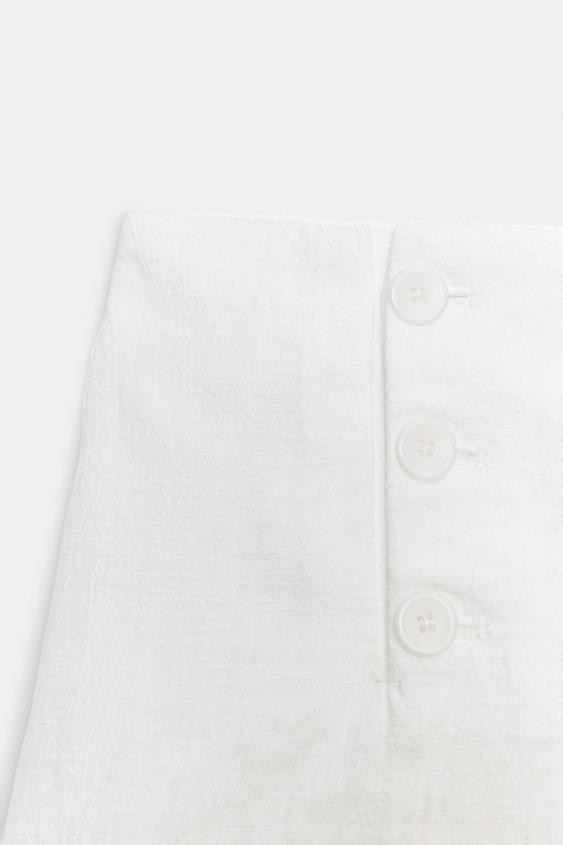 Short en ramie à boutons