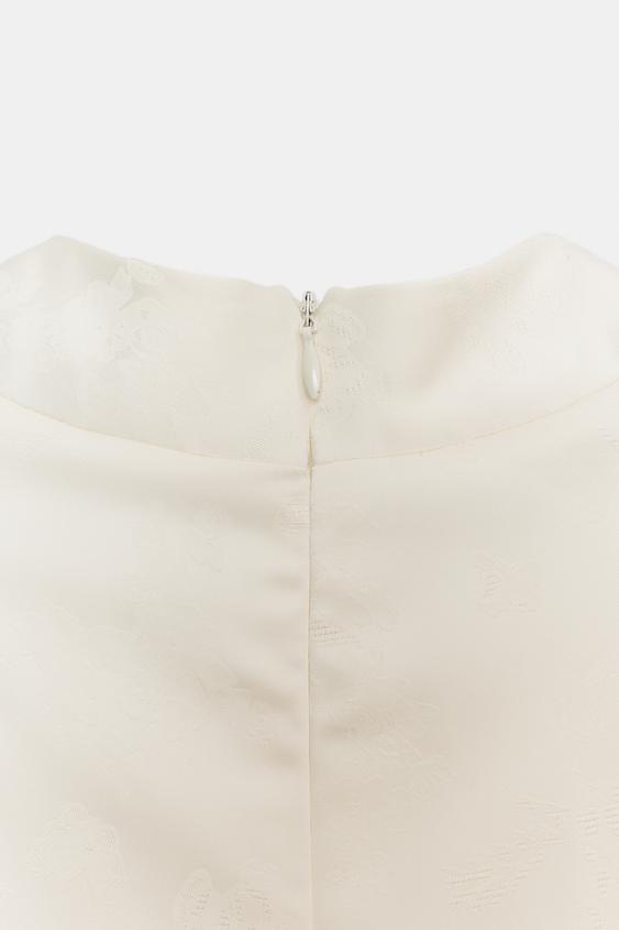 Robe mini satinée en jacquard à boutons