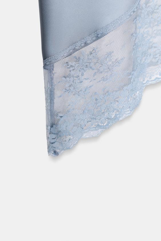 Jupe midi satinée à bas asymétrique et dentelle