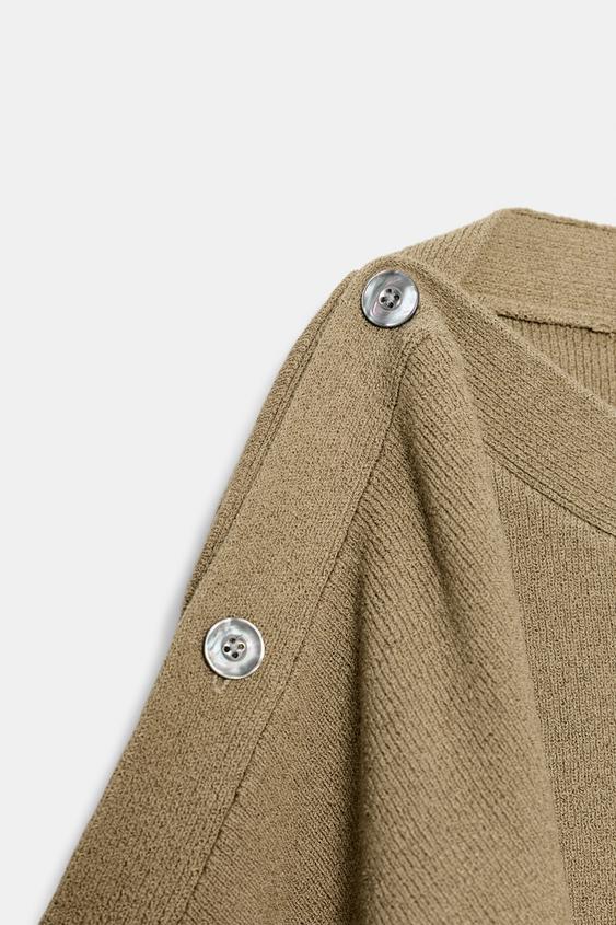 Pull en maille à manches cape et boutons