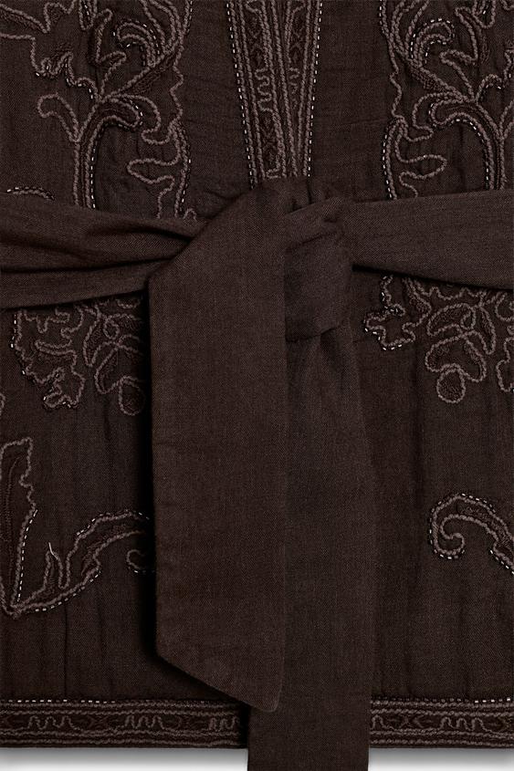 Veste kimono brodée avec ceinture
