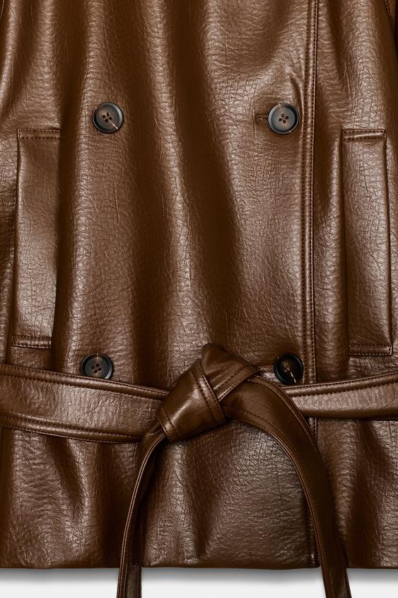 Trench court effet cuir