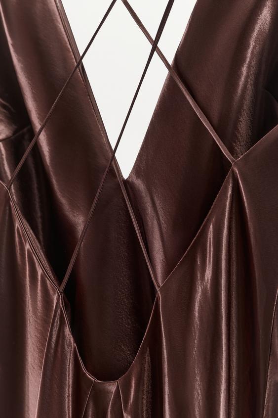 Robe longue satinée à volume