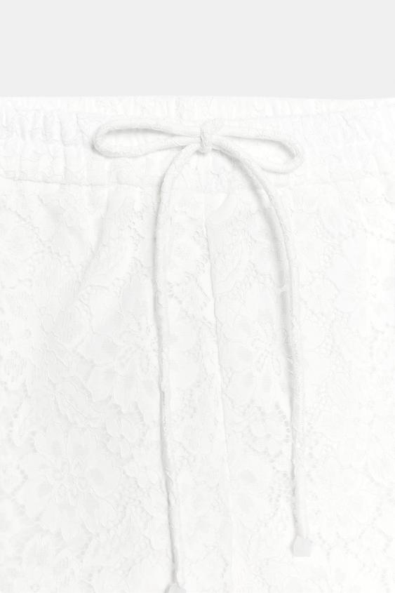 Bermuda en dentelle