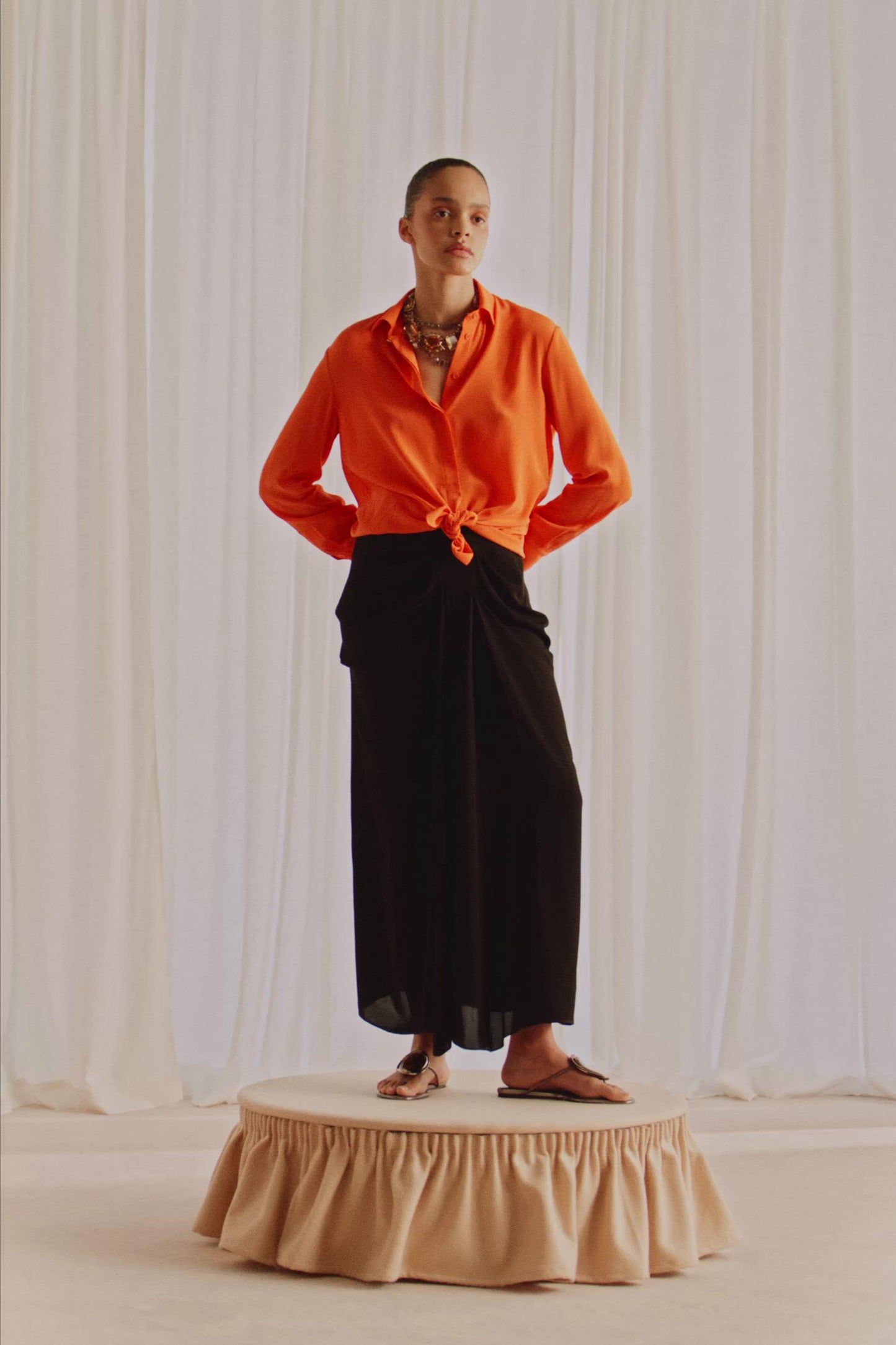 Jupe drapée Marisa Berenson x Zara