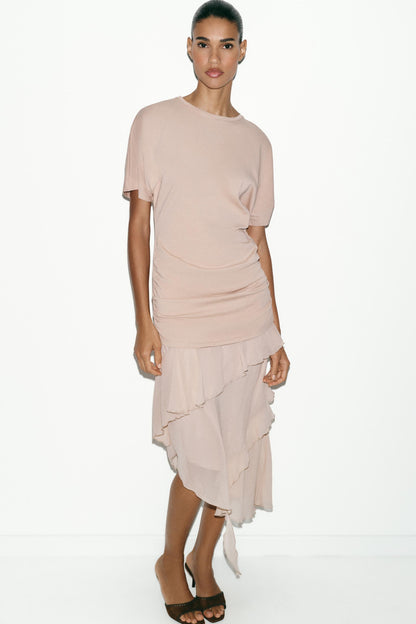Robe contrastée à volants