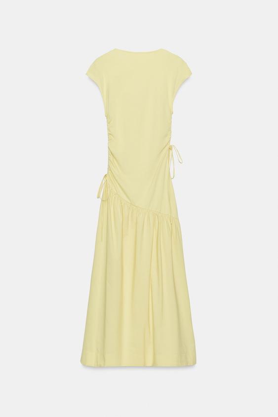 Robe asymétrique à fronces