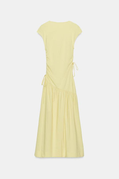 Robe asymétrique à fronces