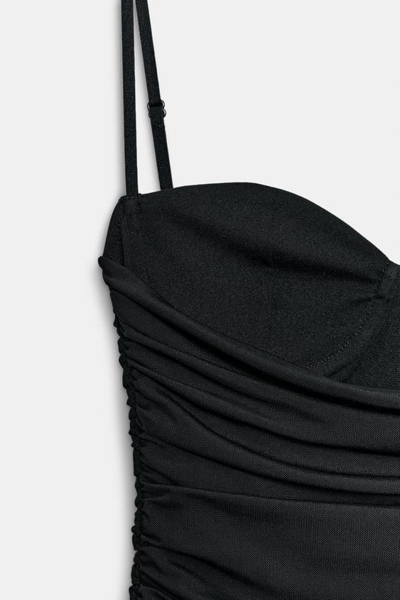Robe drapée à volant