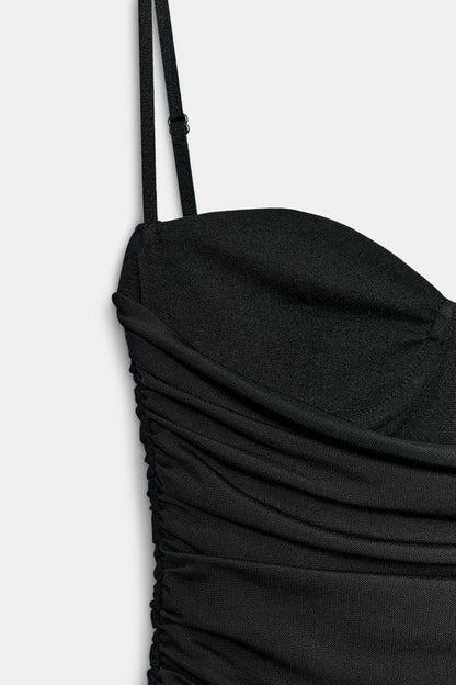 Robe drapée à volant