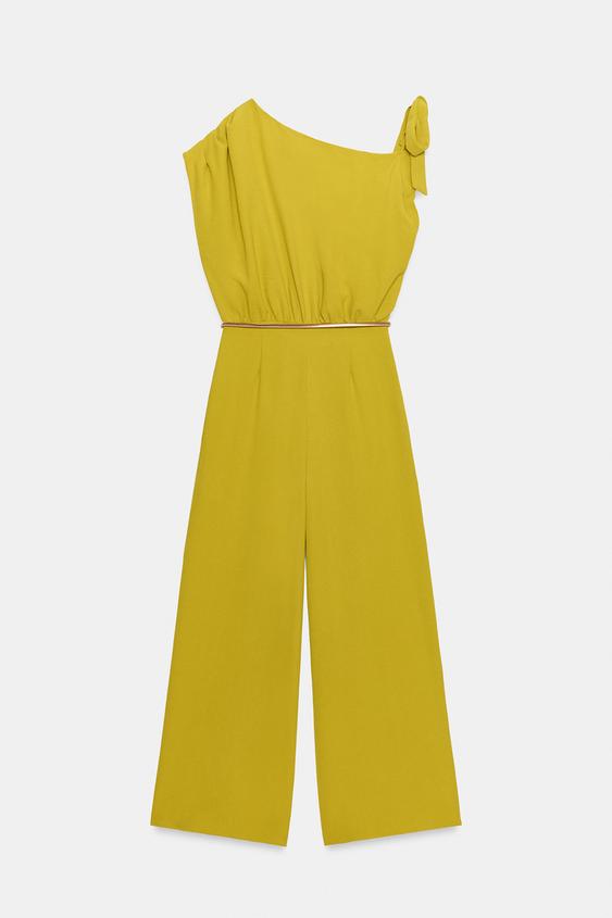 Combinaison à manche asymétrique avec ceinture