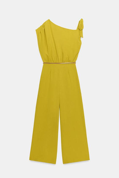 Combinaison à manche asymétrique avec ceinture
