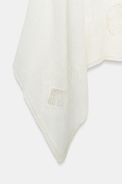 Top asymétrique brodé en mousseline