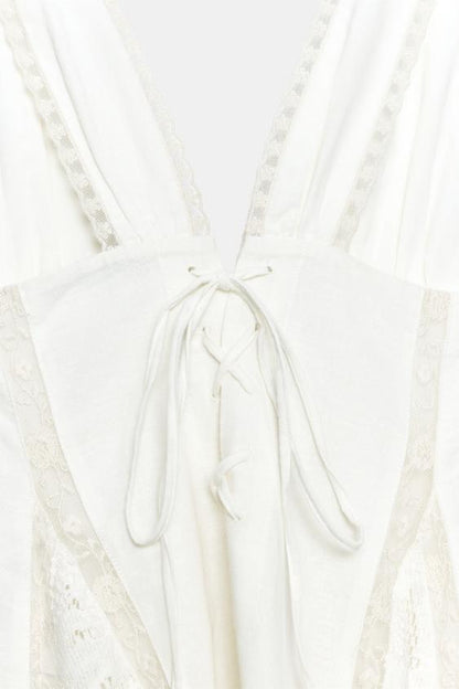 Robe mini découpes en dentelle