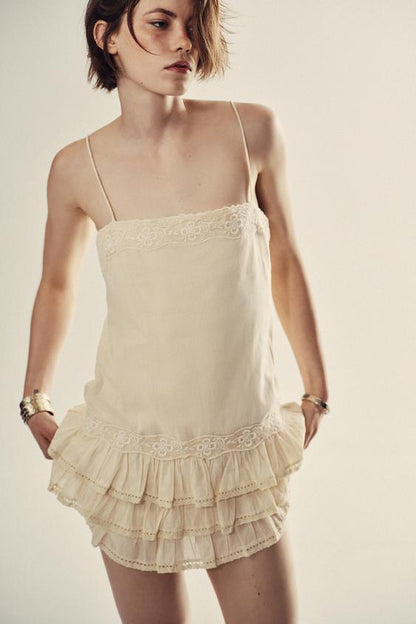 Robe mini à volants brodée
