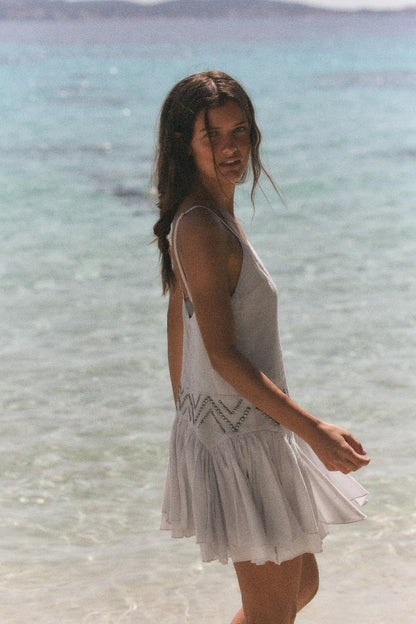 Robe en mousseline à clous à volants