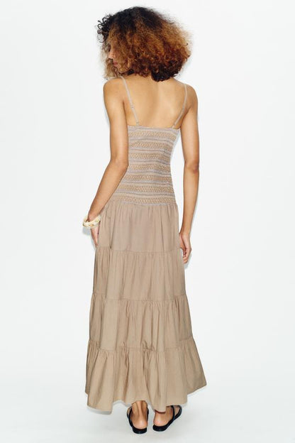 Robe midi smockée et brodée