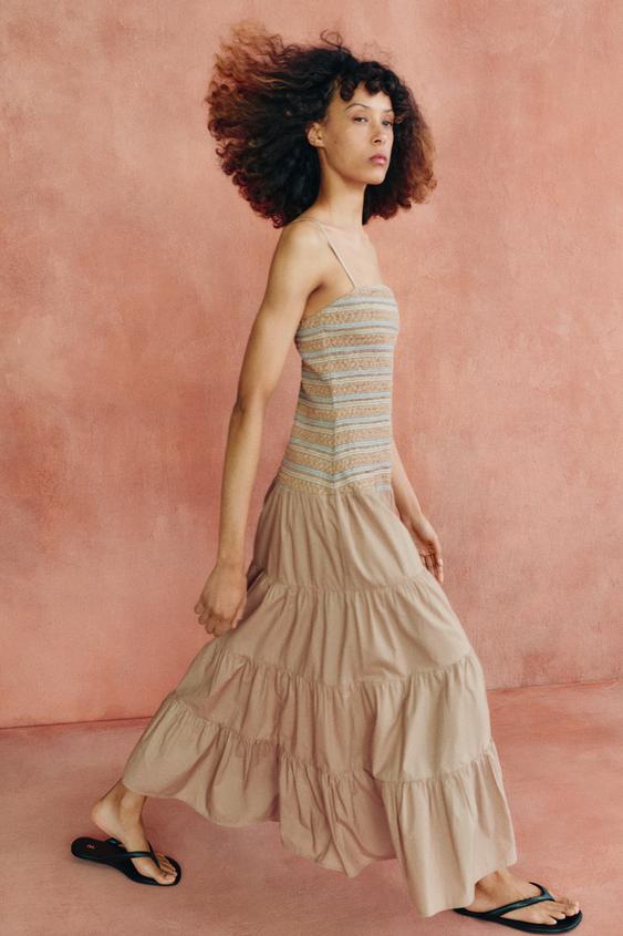 Robe midi smockée et brodée