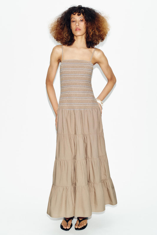 Robe midi smockée et brodée