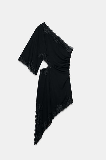 Robe à découpes en dentelle
