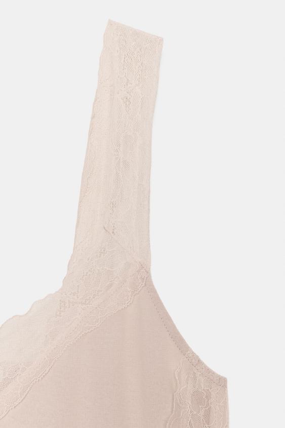 Top texturé asymétrique à détails en dentelle