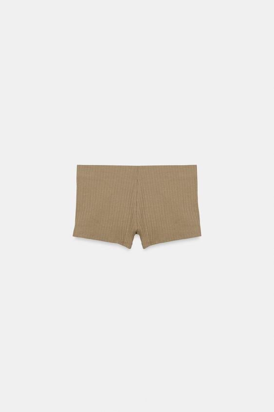 Short côtelé à boutons
