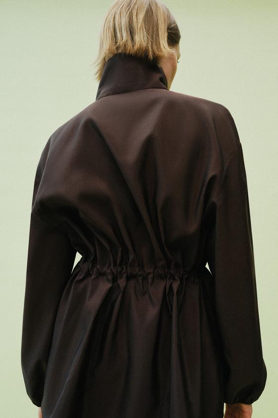Veste à col montant taille réglable