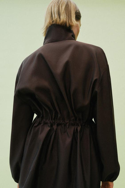 Veste à col montant taille réglable