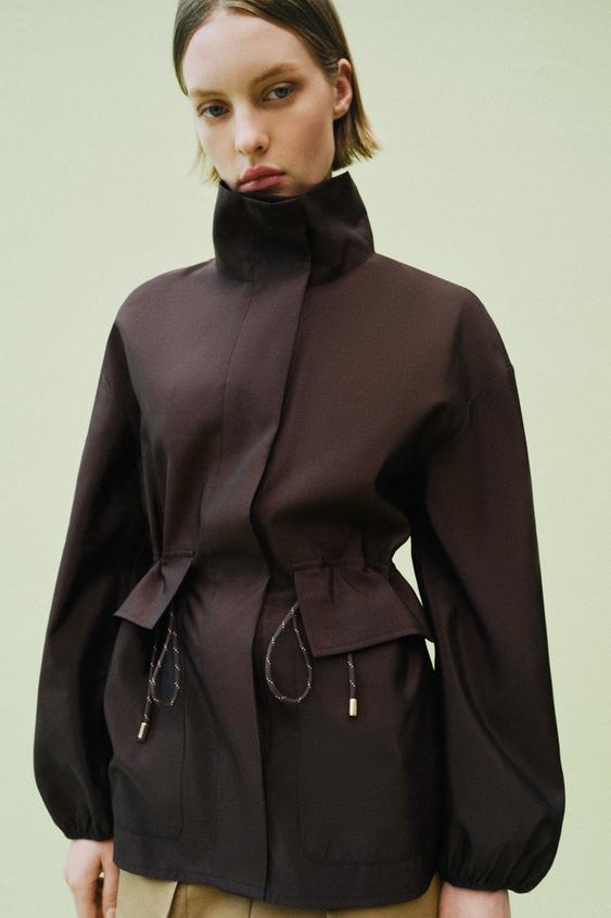 Veste à col montant taille réglable