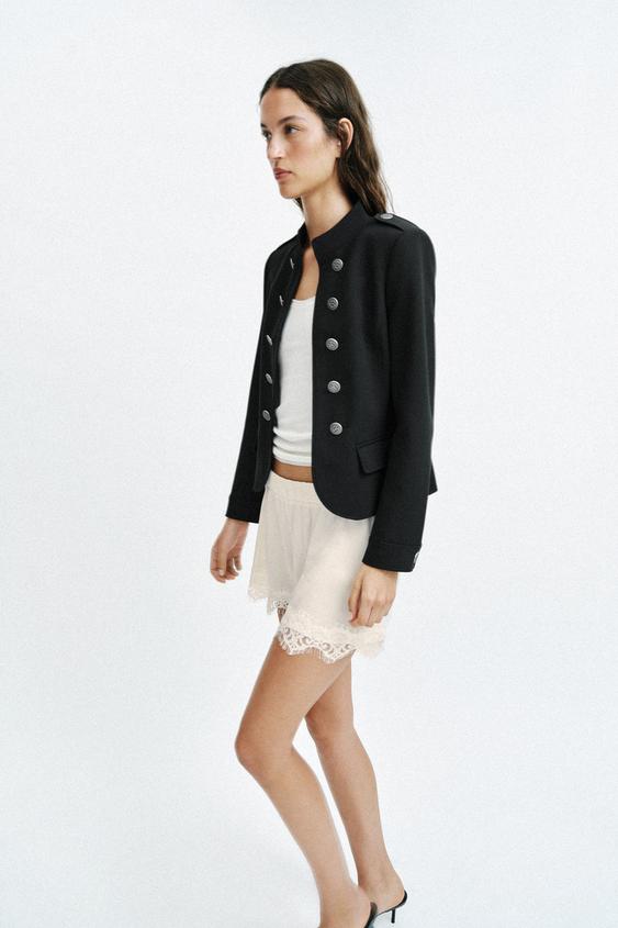 Short satiné en dentelle