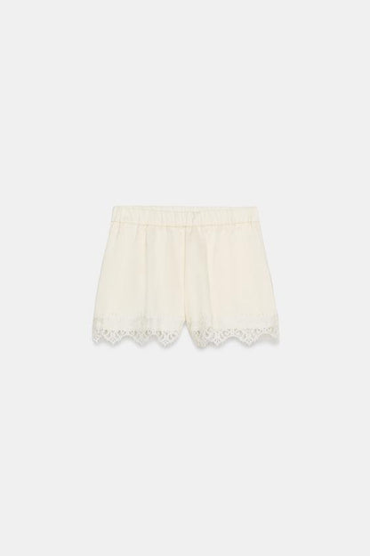 Short satiné en dentelle