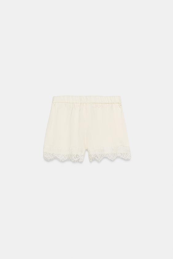 Short satiné en dentelle