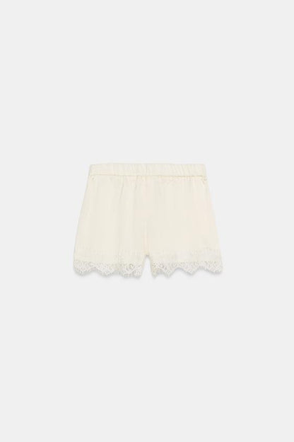 Short satiné en dentelle