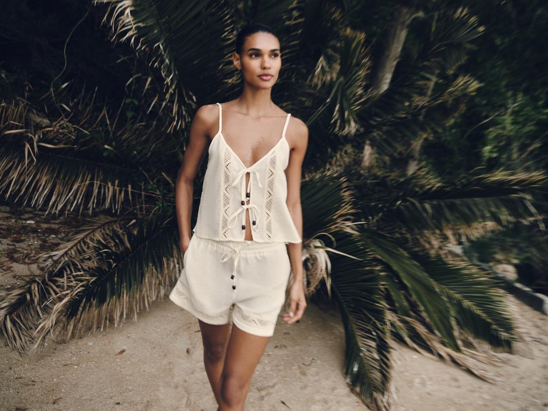Short brodé à taille élastique