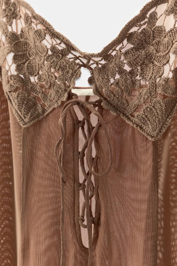 Robe contrastée au crochet