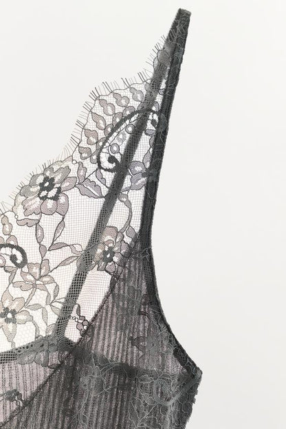 Top en maille à bretelles en dentelle