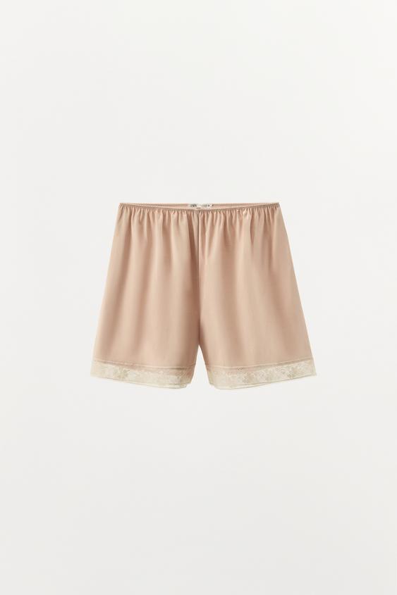 Short satiné en dentelle