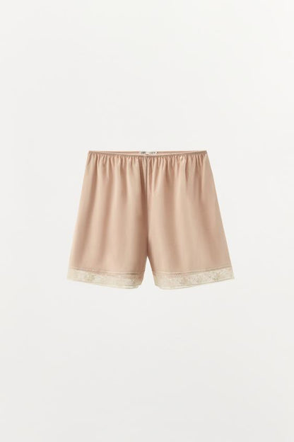 Short satiné en dentelle