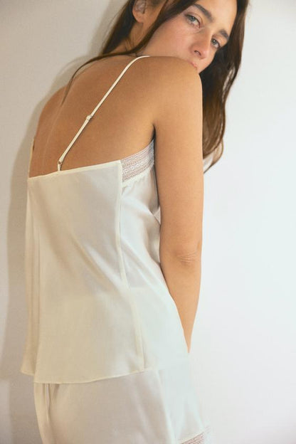 Short en soie à dentelle