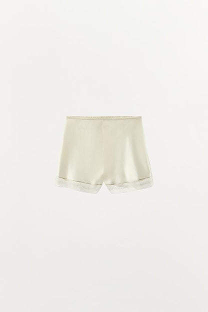 Short en soie à dentelle