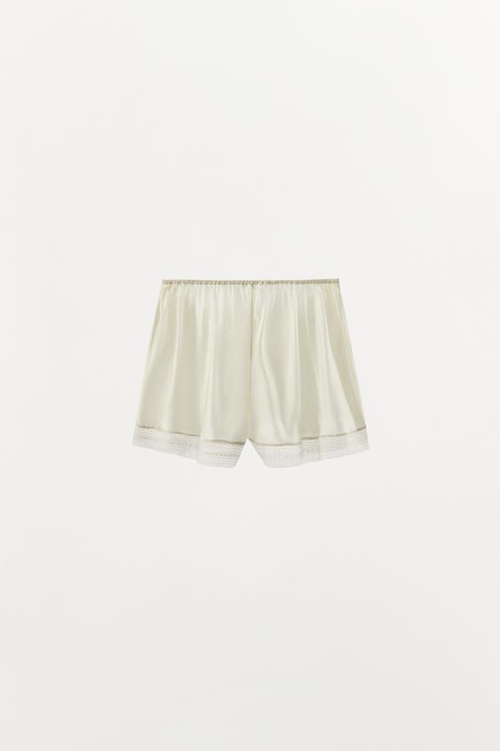 Short en soie à dentelle