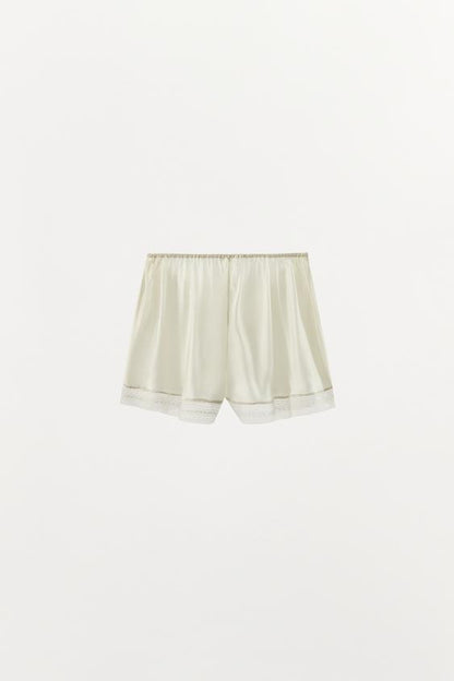 Short en soie à dentelle