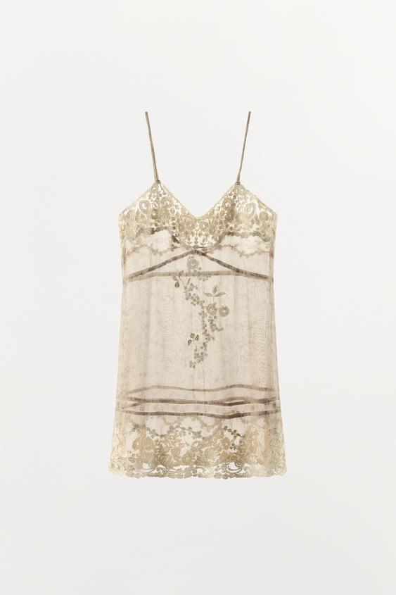 Robe en organza imprimée et brodée